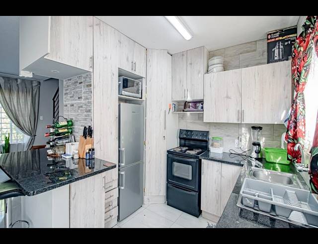 2 BEDROOM TOWNHOUSE FOR SALE IN ANNLIN